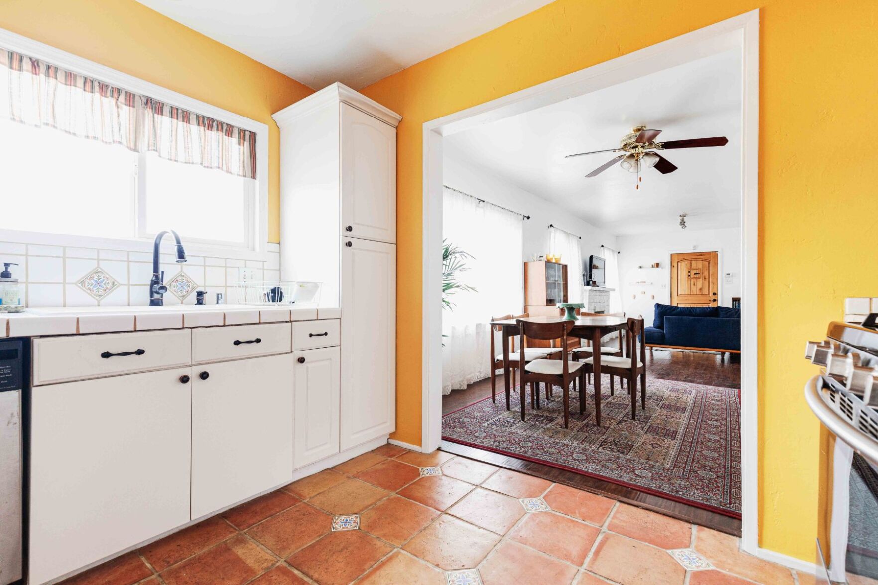 6215_outlook_ave_mls18.jpg